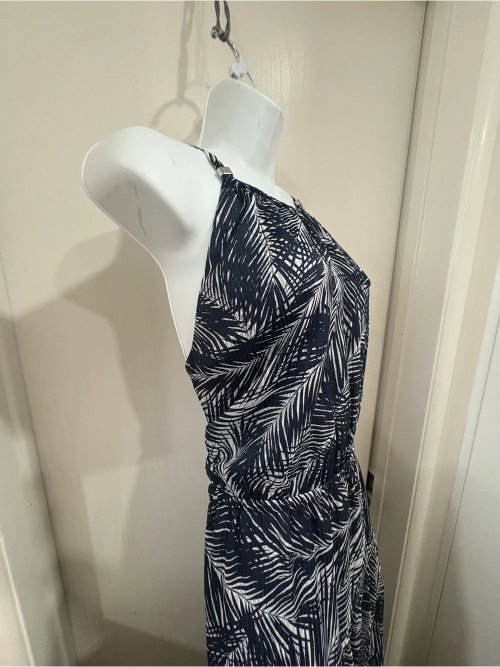 Tropical resort/vacation Sleeveless Palm-Print Maxi Dress in Navy and White
